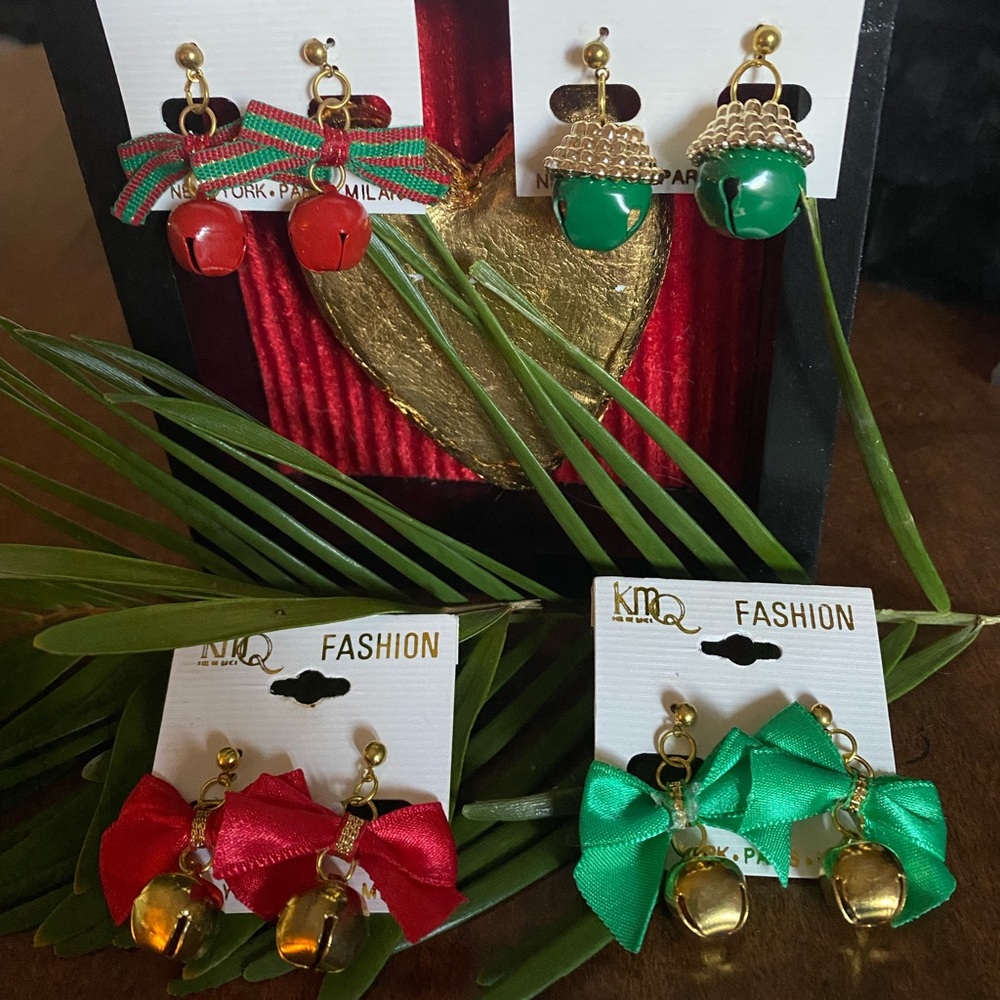🎈Pick One🎄New Christmas Earrings